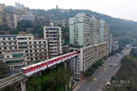  Chongqing Light Rail Crossing Buildings