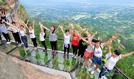  Dithering - Zhangjiajie Glass Plank Road